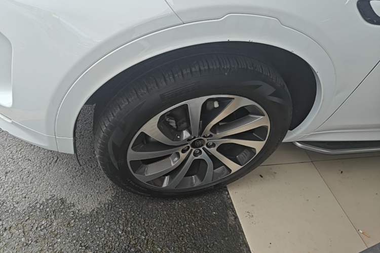 Used Land Rover Discovery Sport New Energy 2022 Facelifted P300e Plug-in Hybrid Electric Version Left Front Wheel Hub