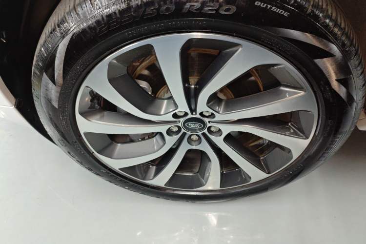 Used Land Rover Discovery Sport New Energy 2022 Facelifted P300e Plug-in Hybrid Electric Version Left Front Wheel Hub