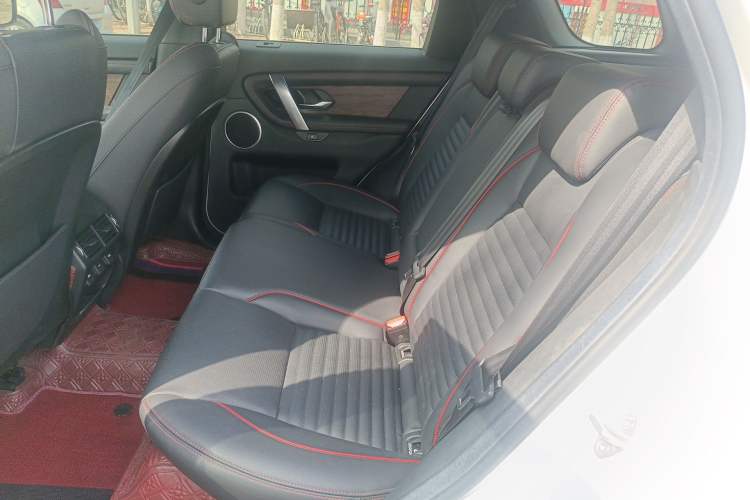 Used Land Rover Discovery Sport New Energy 2022 Facelifted P300e Plug-in Hybrid Electric Version Left Rear Seat