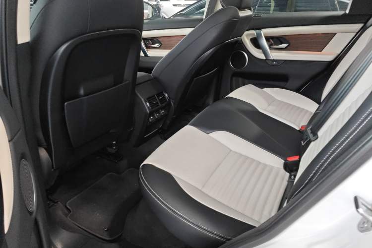 Used Land Rover Discovery Sport New Energy 2022 Facelifted P300e Plug-in Hybrid Electric Version Left Rear Seat