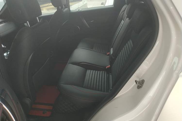 Used Land Rover Discovery Sport New Energy 2022 Facelifted P300e Plug-in Hybrid Electric Version Left Rear Seat
