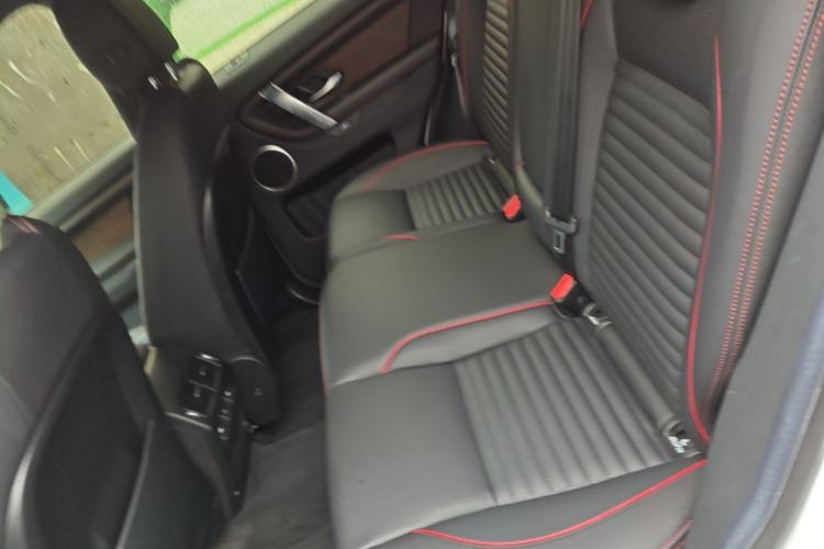 Used Land Rover Discovery Sport New Energy 2022 Facelifted P300e Plug-in Hybrid Electric Version Left Rear Seat
