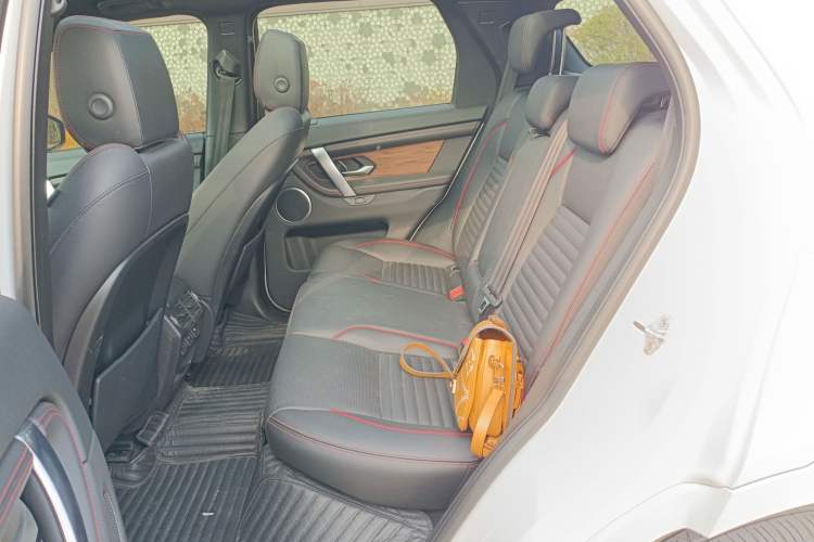 Used Land Rover Discovery Sport New Energy 2022 Facelifted P300e Plug-in Hybrid Electric Version Left Rear Seat