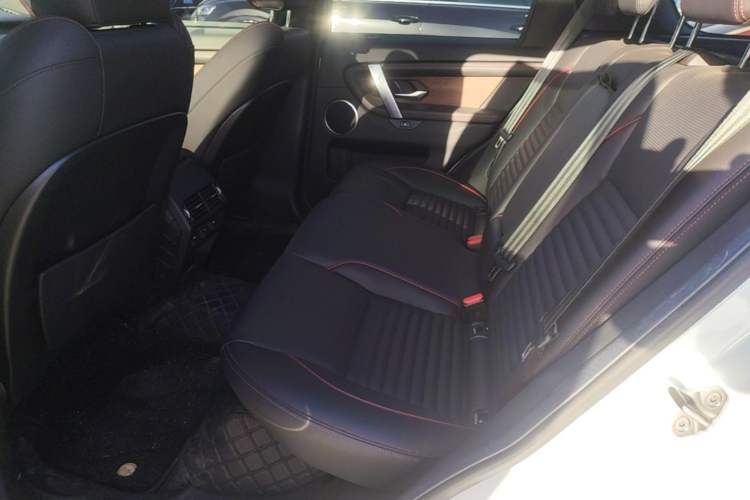 Used Land Rover Discovery Sport New Energy 2022 Facelifted P300e Plug-in Hybrid Electric Version Left Rear Seat