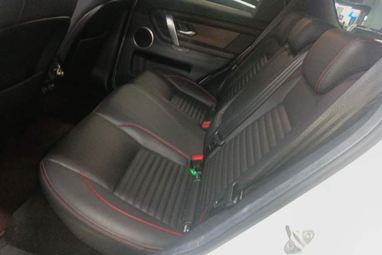 Used Land Rover Discovery Sport New Energy 2022 Facelifted P300e Plug-in Hybrid Electric Version Left Rear Seat
