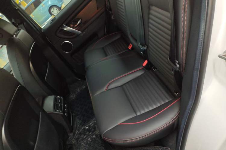 Used Land Rover Discovery Sport New Energy 2022 Facelifted P300e Plug-in Hybrid Electric Version Left Rear Seat