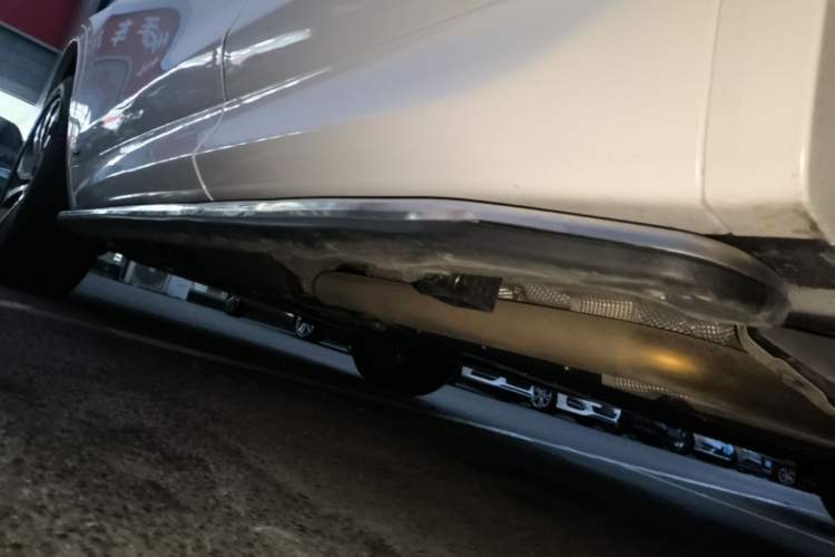 Used Land Rover Discovery Sport New Energy 2022 P300e Performance Tech Edition Left Side Sill