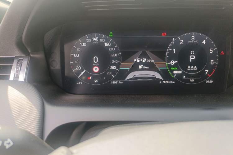 Used Land Rover Discovery Sport New Energy 2022 Facelifted P300e Plug-in Hybrid Electric Version Odometer Close Up