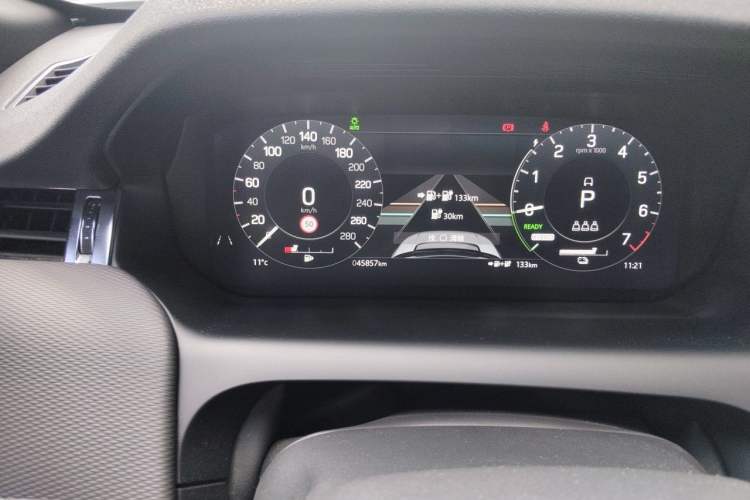 Used Land Rover Discovery Sport New Energy 2022 Facelifted P300e Plug-in Hybrid Electric Version Odometer Close Up