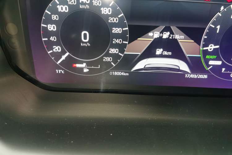 Used Land Rover Discovery Sport New Energy 2022 P300e Performance Tech Edition Odometer Close Up