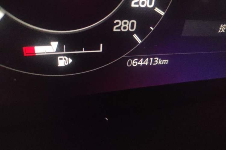 Used Land Rover Discovery Sport New Energy 2022 Facelifted P300e Plug-in Hybrid Electric Version Odometer Close Up