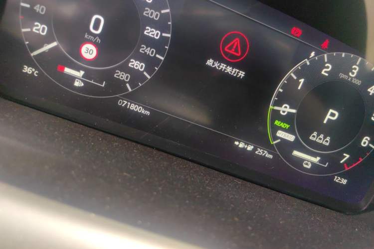 Used Land Rover Discovery Sport New Energy 2022 P300e Performance Tech Edition Odometer Close Up