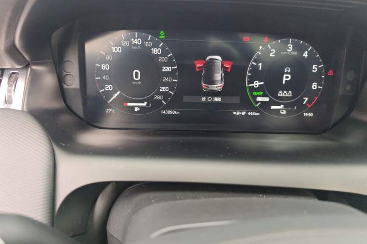 Used Land Rover Discovery Sport New Energy 2022 P300e Performance Tech Edition Odometer Close Up