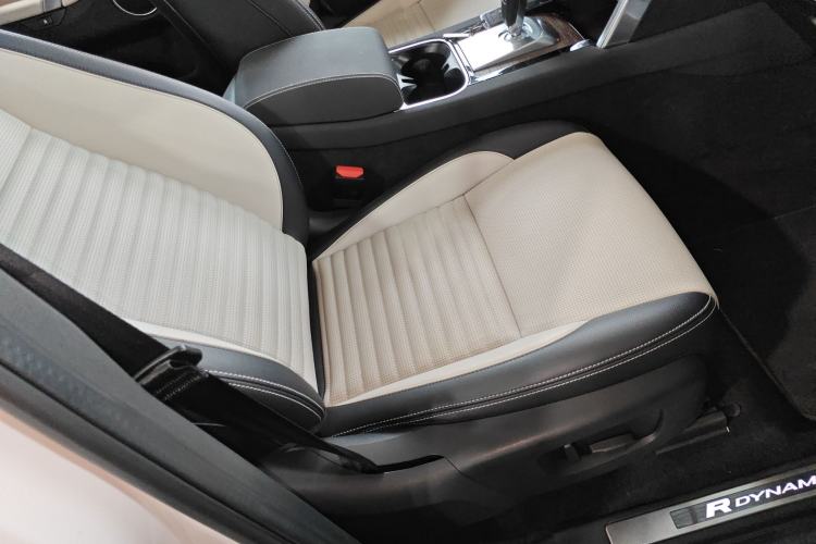 Used Land Rover Discovery Sport New Energy 2022 Facelifted P300e Plug-in Hybrid Electric Version Right Front Seat