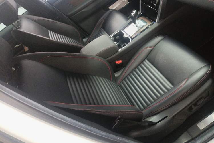Used Land Rover Discovery Sport New Energy 2022 Facelifted P300e Plug-in Hybrid Electric Version Right Front Seat
