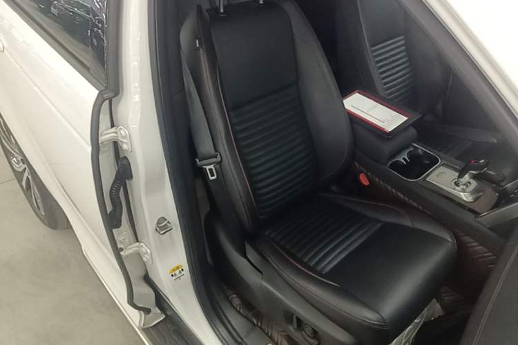Used Land Rover Discovery Sport New Energy 2022 P300e Performance Tech Edition Right Front Seat