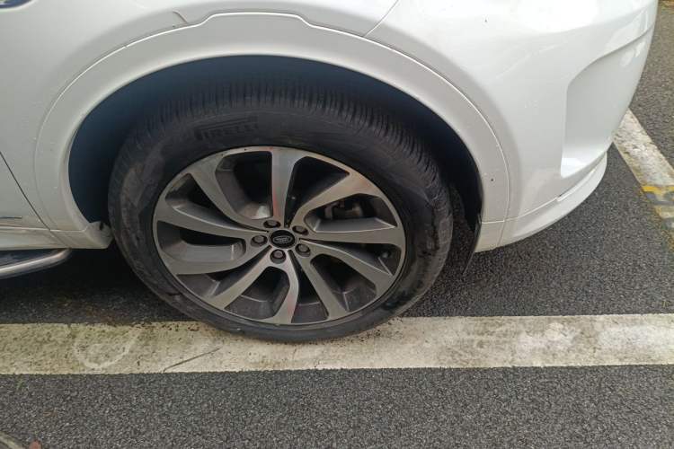 Used Land Rover Discovery Sport New Energy 2022 P300e Performance Tech Edition Right Front Wheel Hub