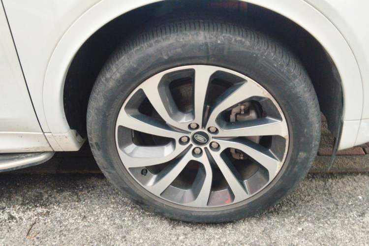 Used Land Rover Discovery Sport New Energy 2022 Facelifted P300e Plug-in Hybrid Electric Version Right Front Wheel Hub