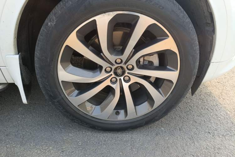 Used Land Rover Discovery Sport New Energy 2022 Facelifted P300e Plug-in Hybrid Electric Version Right Front Wheel Hub