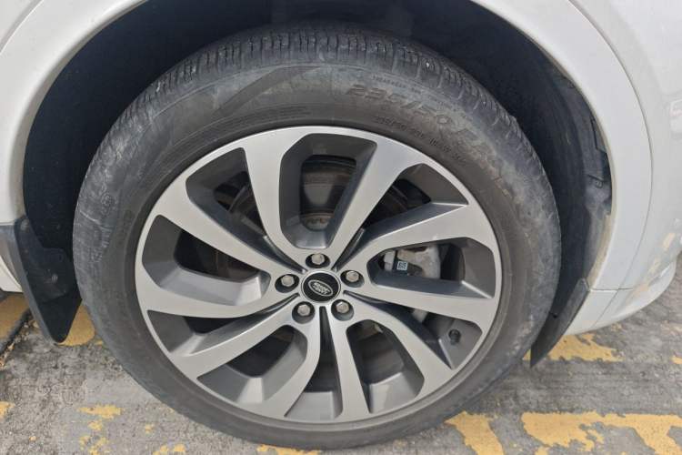 Used Land Rover Discovery Sport New Energy 2022 P300e Performance Tech Edition Right Front Wheel Hub