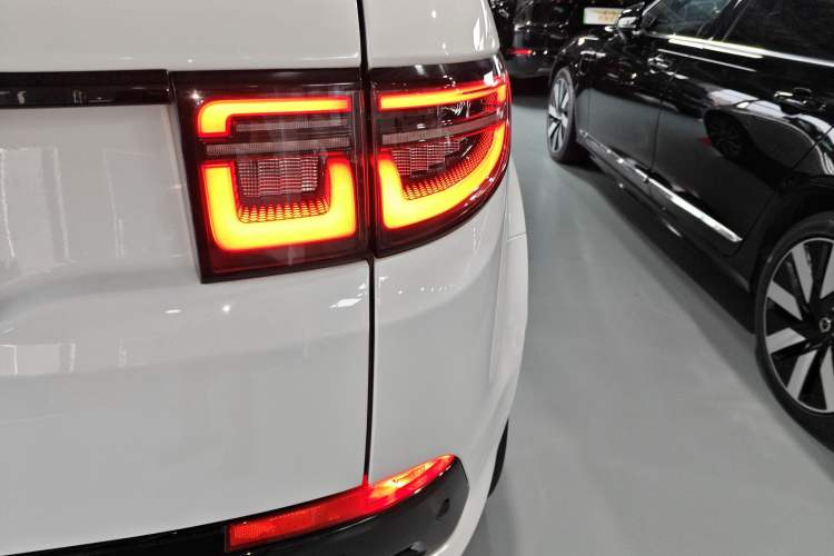 Used Land Rover Discovery Sport New Energy 2022 Facelifted P300e Plug-in Hybrid Electric Version Right Rear Taillight
