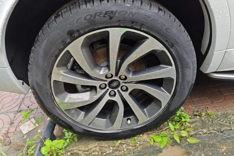 Used Land Rover Discovery Sport New Energy 2022 Facelifted P300e Plug-in Hybrid Electric Version Right Rear Wheel Hub