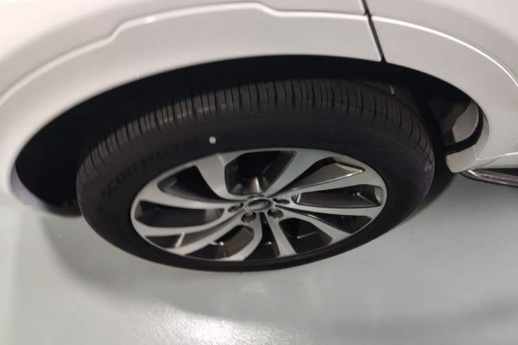 Used Land Rover Discovery Sport New Energy 2022 Facelifted P300e Plug-in Hybrid Electric Version Right Rear Wheel Hub