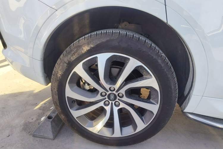 Used Land Rover Discovery Sport New Energy 2022 Facelifted P300e Plug-in Hybrid Electric Version Right Rear Wheel Hub