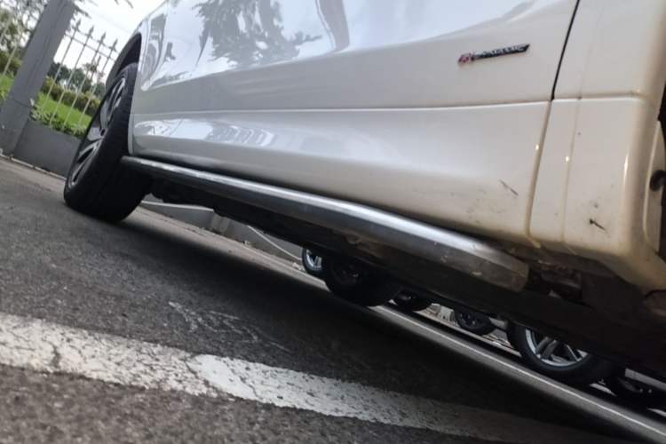 Used Land Rover Discovery Sport New Energy 2022 P300e Performance Tech Edition Right Side Sill