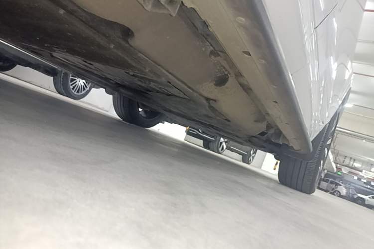 Used Land Rover Discovery Sport New Energy 2022 P300e Performance Tech Edition Right Side Sill