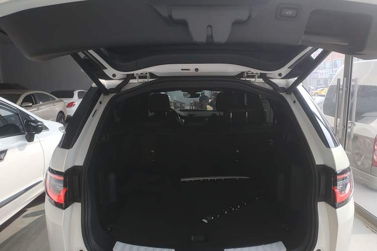 Used Land Rover Discovery Sport New Energy 2022 Facelifted P300e Plug-in Hybrid Electric Version Trunk