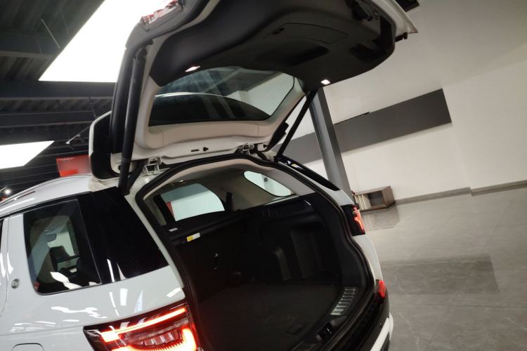 Used Land Rover Discovery Sport New Energy 2022 Facelifted P300e Plug-in Hybrid Electric Version Trunk
