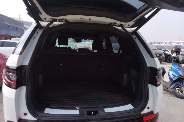 Used Land Rover Discovery Sport New Energy 2022 P300e Performance Tech Edition Trunk
