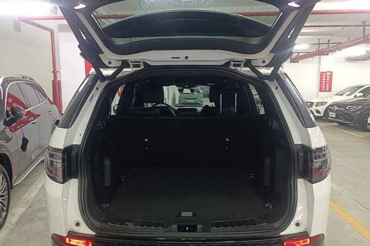 Used Land Rover Discovery Sport New Energy 2022 P300e Performance Tech Edition Trunk