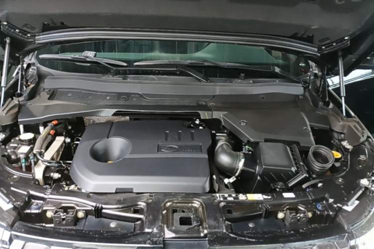 Used Land Rover Discovery Sport New Energy 2023 1.5T P300e Plug-in Hybrid Electric Version Engine Bay
