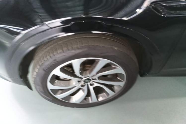 Used Land Rover Discovery Sport New Energy 2023 1.5T P300e Plug-in Hybrid Electric Version Exterior 4