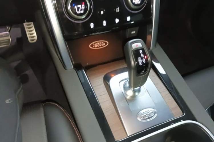 Used Land Rover Discovery Sport New Energy 2023 1.5T P300e Plug-in Hybrid Electric Version Gear Lever