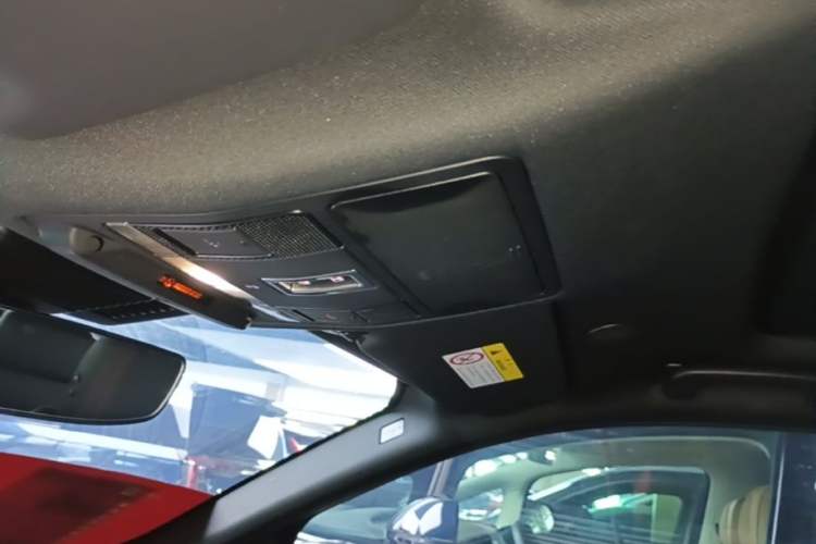 Used Land Rover Discovery Sport New Energy 2023 1.5T P300e Plug-in Hybrid Electric Version Headliner