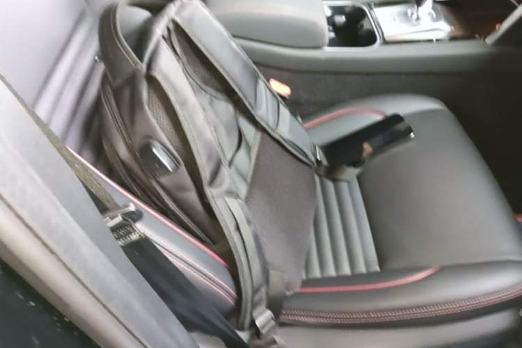 Used Land Rover Discovery Sport New Energy 2023 1.5T P300e Plug-in Hybrid Electric Version Right Front Seat