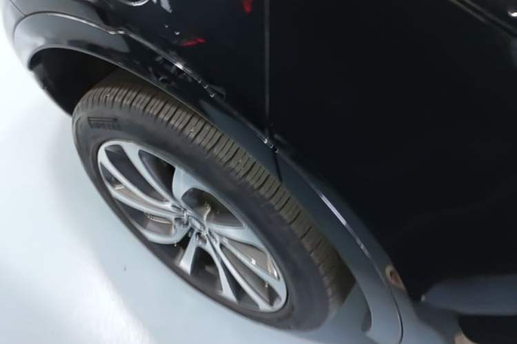 Used Land Rover Discovery Sport New Energy 2023 1.5T P300e Plug-in Hybrid Electric Version Right Rear Wheel Hub