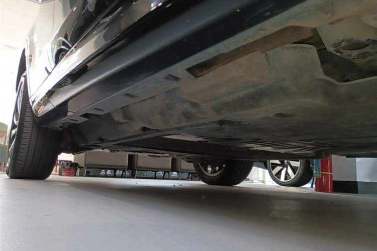 Used Land Rover Discovery Sport New Energy 2023 1.5T P300e Plug-in Hybrid Electric Version Right Side Sill
