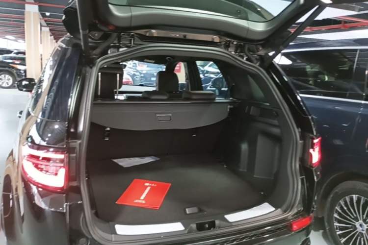 Used Land Rover Discovery Sport New Energy 2023 1.5T P300e Plug-in Hybrid Electric Version Trunk