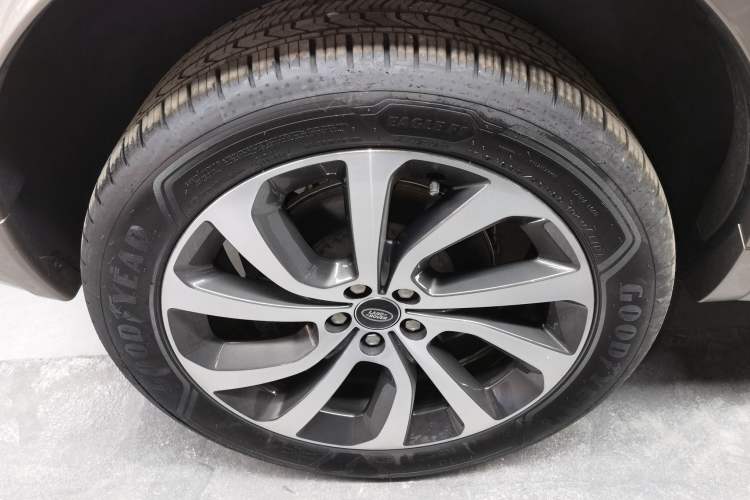 Used Land Rover Discovery Sport New Energy 2023 1.5T P300e Plug-in Hybrid Electric Version Exterior 8
