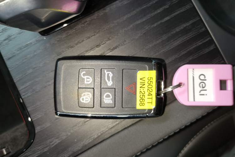 Used Land Rover Discovery Sport New Energy 2023 1.5T P300e Plug-in Hybrid Electric Version Interior 1