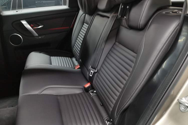 Used Land Rover Discovery Sport New Energy 2023 1.5T P300e Plug-in Hybrid Electric Version Interior 4