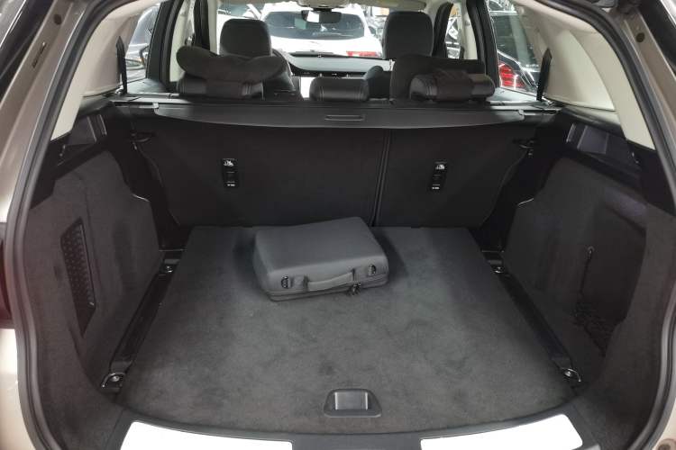 Used Land Rover Discovery Sport New Energy 2023 1.5T P300e Plug-in Hybrid Electric Version Trunk