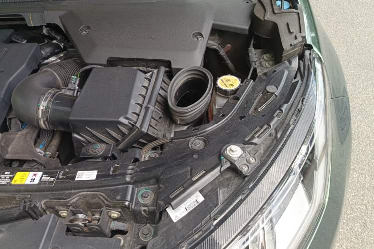 Used Land Rover Discovery Sport New Energy 2023 1.5T P300e Plug-in Hybrid Electric Version Engine Bay Left