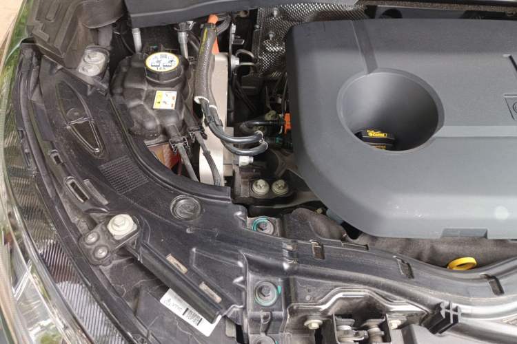 Used Land Rover Discovery Sport New Energy 2023 1.5T P300e Plug-in Hybrid Electric Version Engine Bay Right
