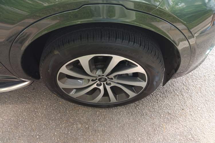 Used Land Rover Discovery Sport New Energy 2023 1.5T P300e Plug-in Hybrid Electric Version Right Front Wheel Hub