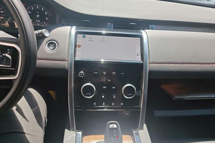 Used Land Rover Discovery Sport New Energy 2023 1.5T P300e Plug-in Hybrid Electric Version Audio And AC Panel